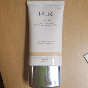PUR 4-in-1 Tinted Moisturizer in Light